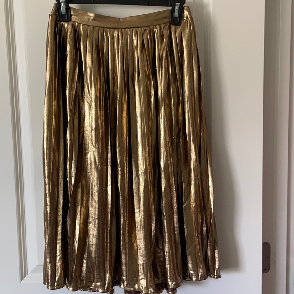 Gold metallic pleated skirt